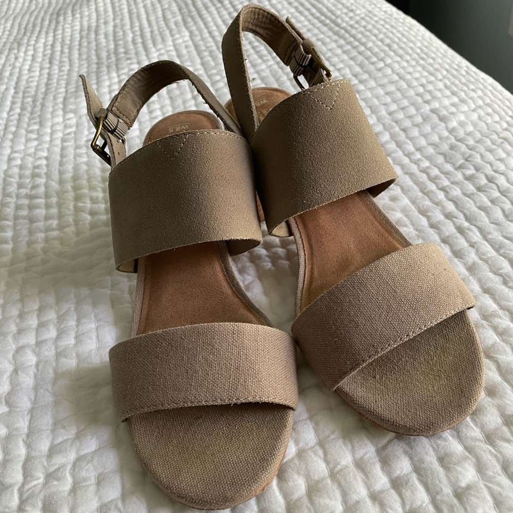 TOMS Stacked Heel Tan Sandal
